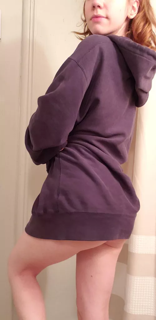 I love wearing nothing but a stolen hoodie😇