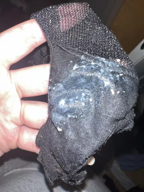 I love when my panties smell so much you can smell them through my pants. I know I smell but it’s almost intoxicating to keep the wear up to see how smelly I can get