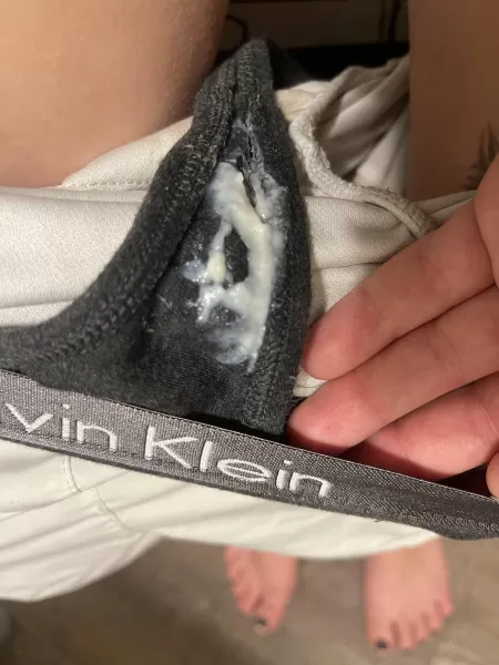 I made a mess in my Calvins at the gym for you 👅