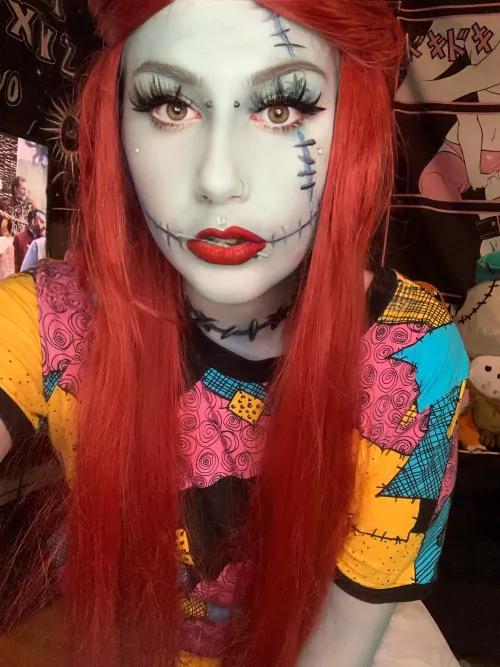 I made a new Twitter (@_lyniemarie pls gibs follow) and I think I might post full nude on this one π³ advice?? Also enjoy my sally cosplayππ