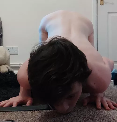 I may be young (23) and inexperienced but I want to serve you however you'd want to be served. If only I had a plug tho