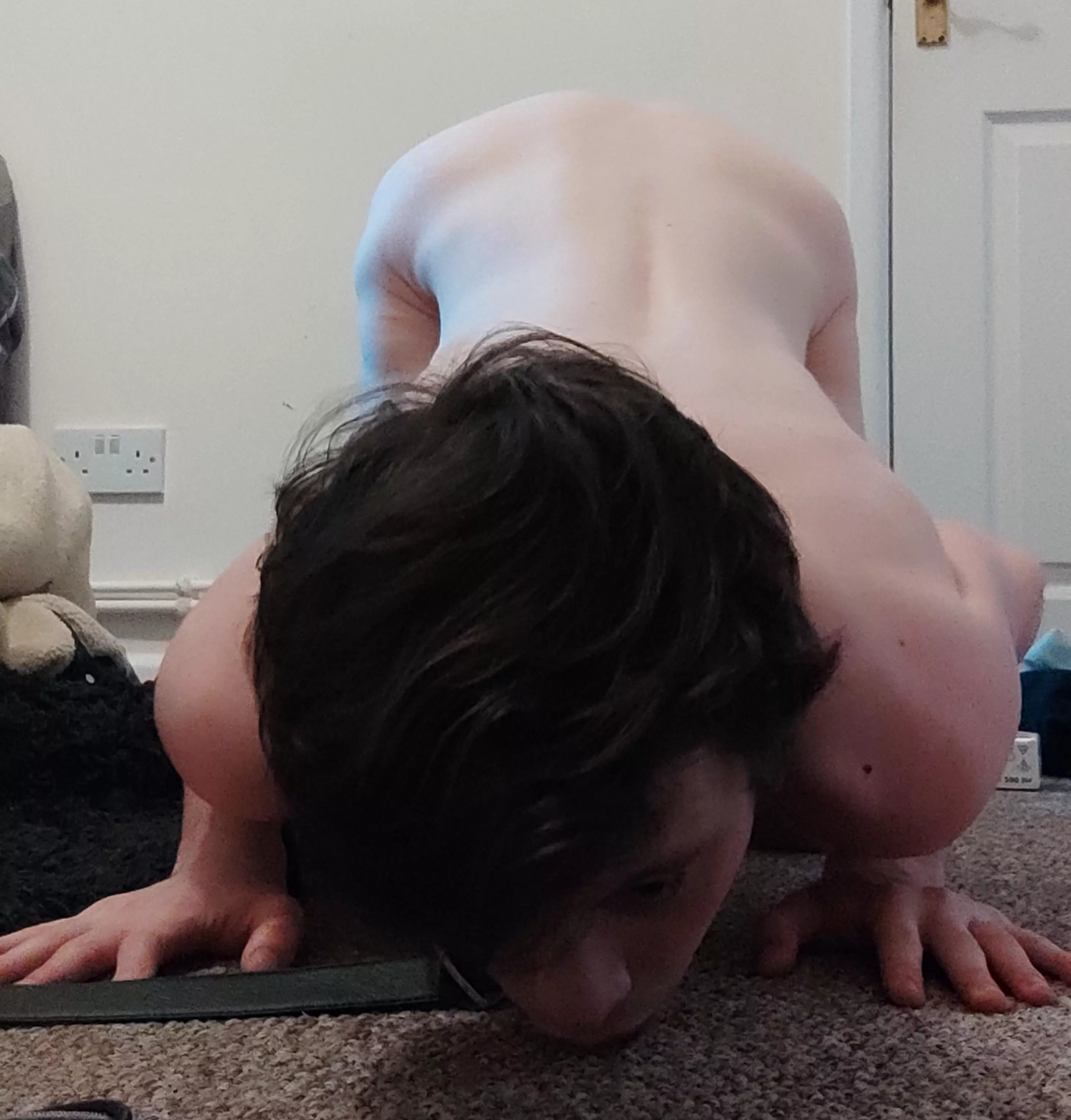 I may be young (23) and inexperienced but I want to serve you however you'd want to be served. If only I had a plug tho