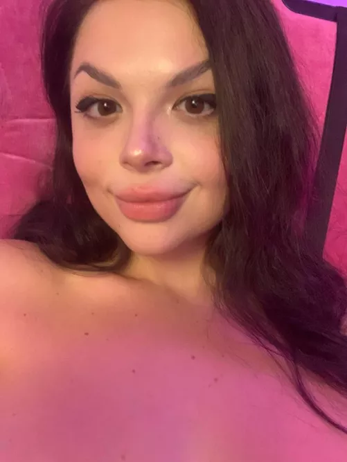 I maybe not look my best tonight but sometimes life isn’t the best. So I need you guys to make me smile💜