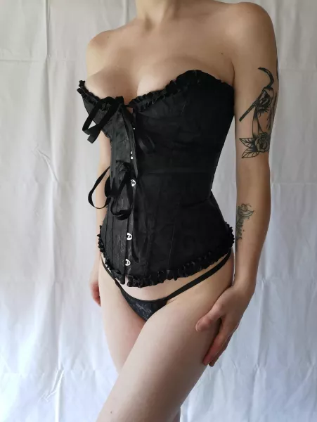 I mean, who doesn't like corsets?! I mean, who doesn't like corsets?!
