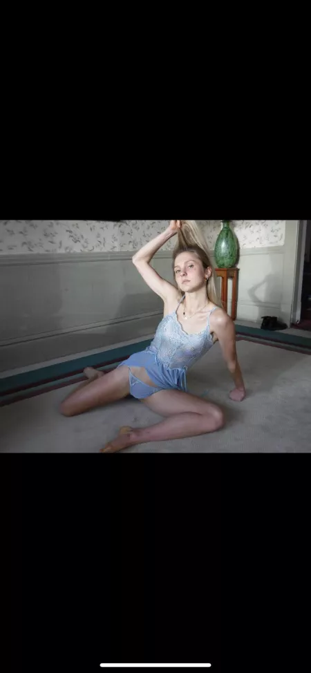 i might be wearing blue but i’m feeling damn sexy 🫐💦