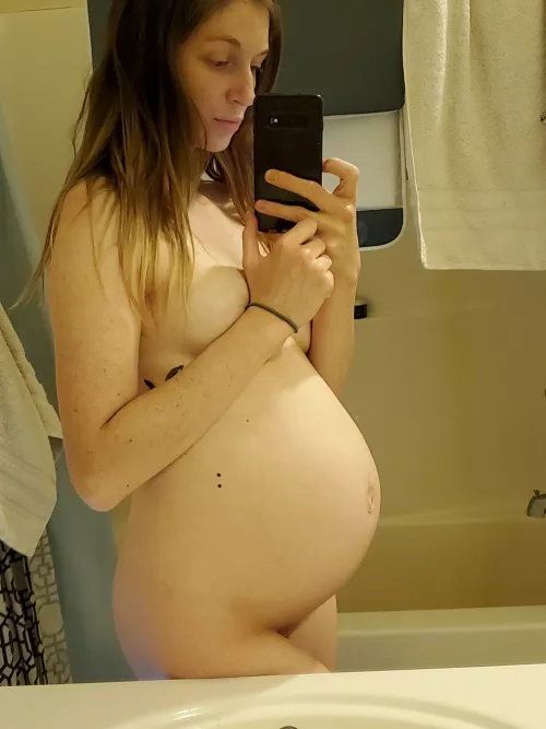 I miss my sexy big preggo tummy! Iβm thinking of having anotherβ¦. πππ