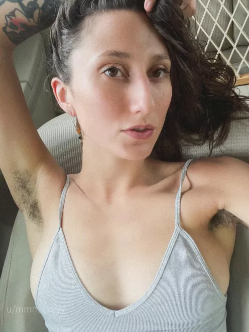 i miss the summer because i canβt show off my armpit hair under all these layers.