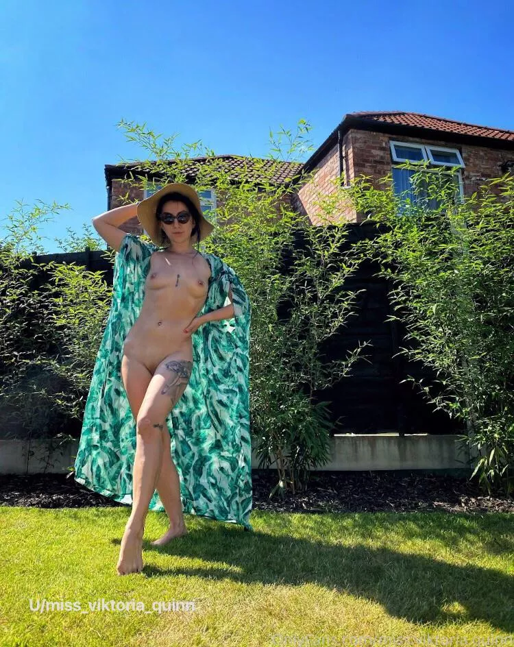 I miss the sunshine ☀️one of my favourite feelings is of the sun on my skin