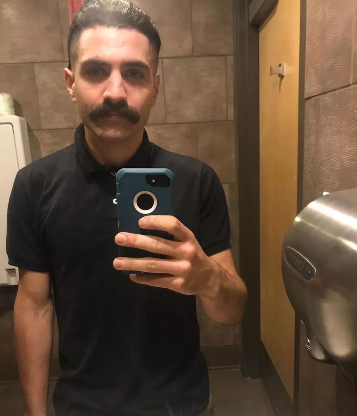 I mustache you a question! Anyone else here stream on twitch?