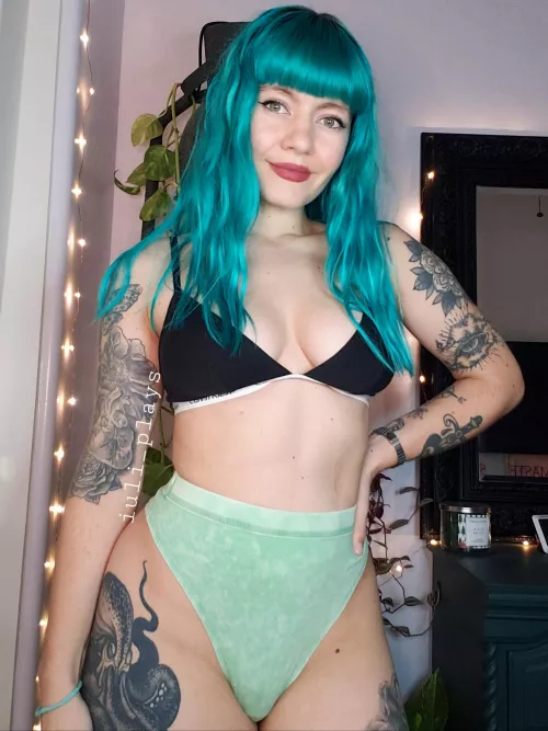 I need a dick in my mouth, ant volunteers?