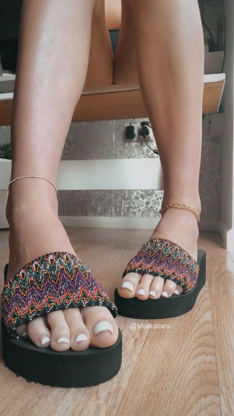 I need a pedicure but you still love my toes π I need a pedicure but you still love my toes π