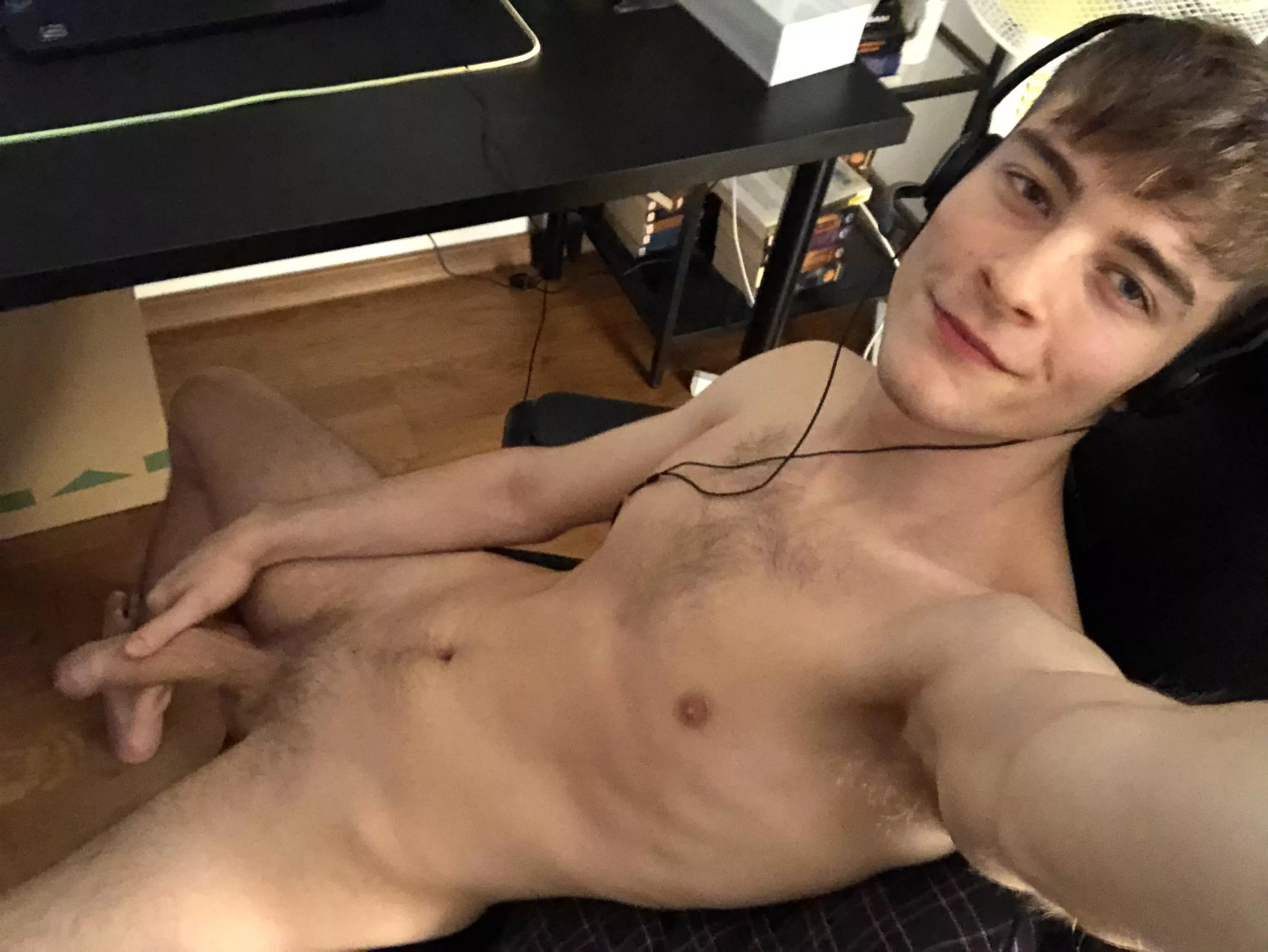 I need a player 2 to help me cum I mean win I need a player 2 to help me cum I mean win