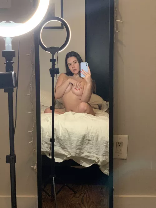 I need a real guy who is willing to play with me before sleep <3