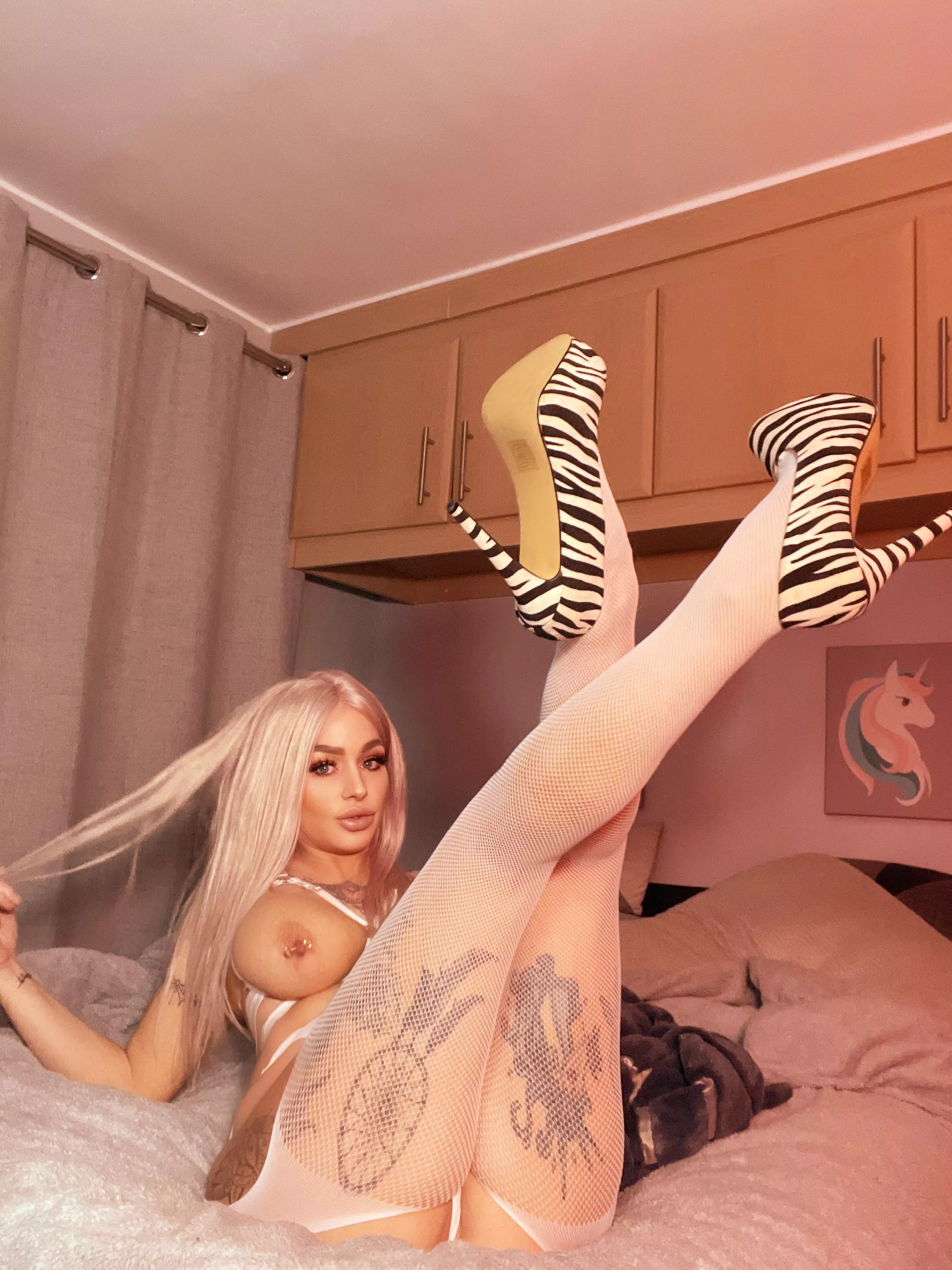 I need a sissy playmate in my life so bad 😈