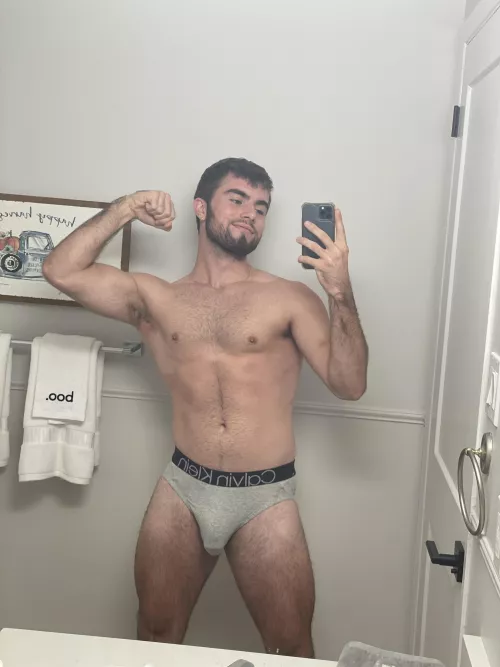 I need attentionโฆ but from a tongue๐๐
 any volunteers?