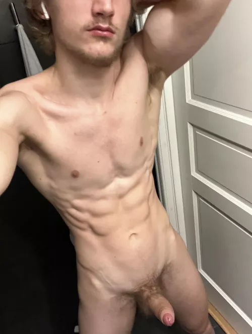 I need some pussy to wrap my 7 inch cock in for Christmas, want to be my wrapping paper? 😈