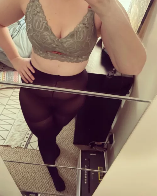 I need some sheer tights to pose in for you guys. 🥺