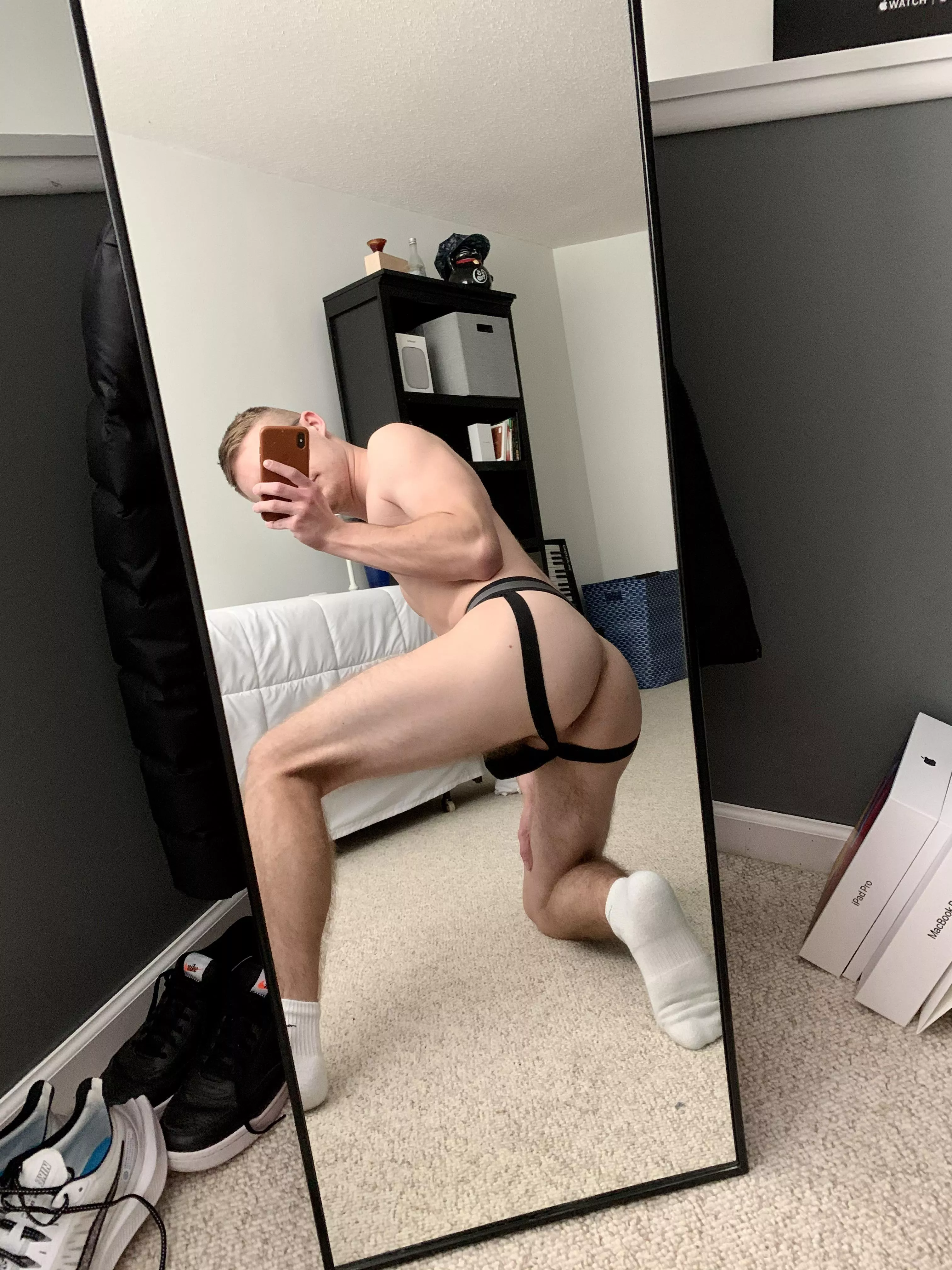 I need some Xbox buddies… and some fuck buddies…