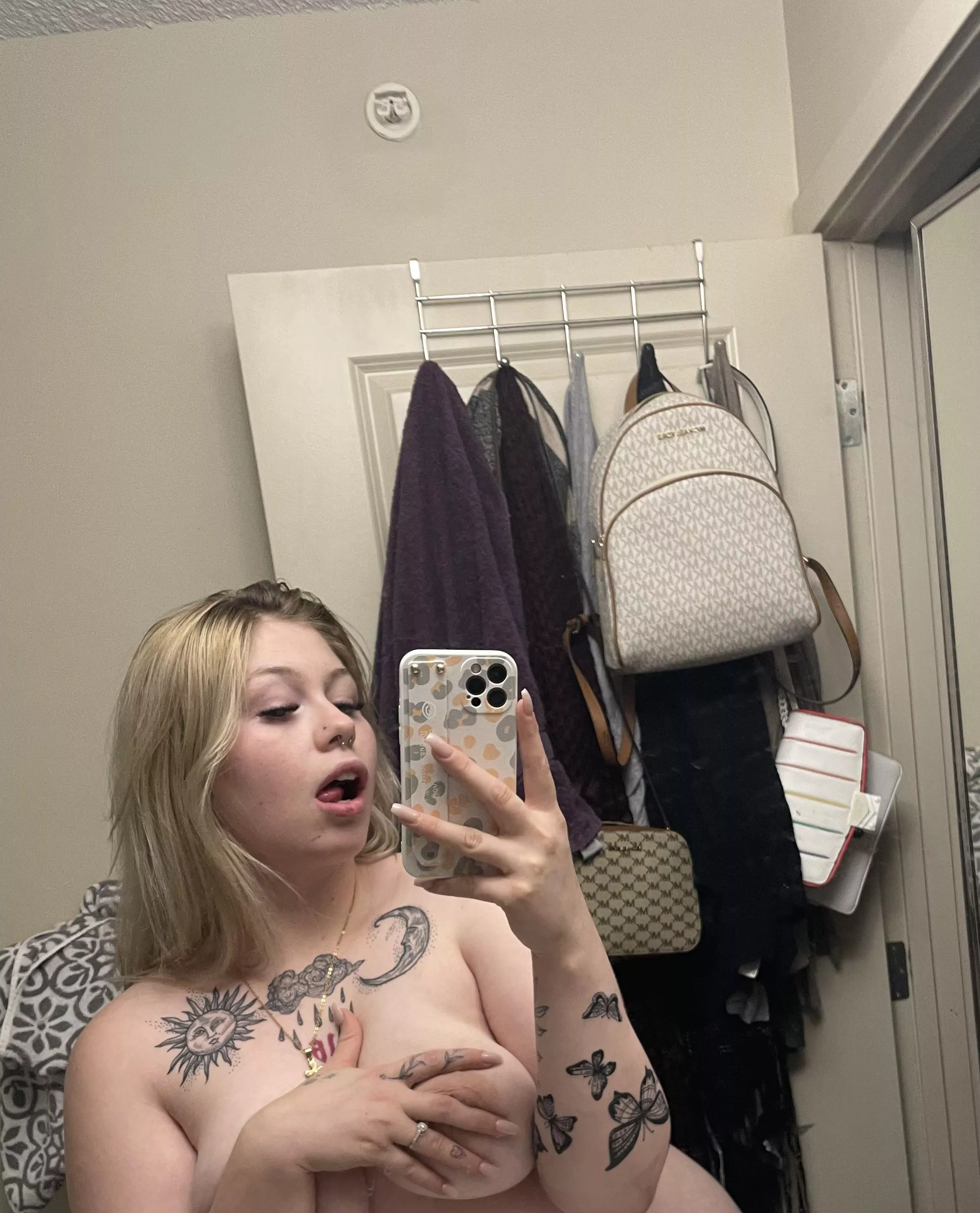 I need to be spoiled by a Daddy with a big dick please 😍❤️🤍❤️