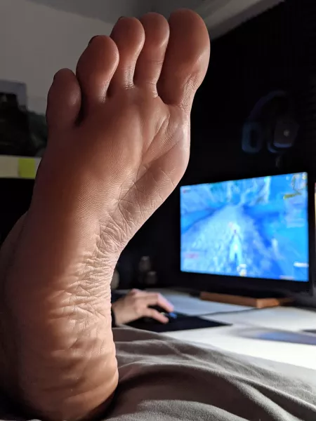 I need to finish this quest, in the meantime you can do whatever you want with my feet ๐ I need to finish this quest, in the meantime you can do whatever you want with my feet ๐