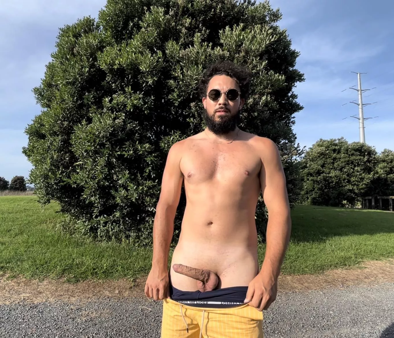 I need to fuck a slut in this park