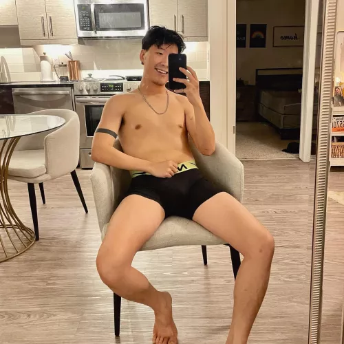 I need to go to bed but I don’t really wanna lol 🇰🇷