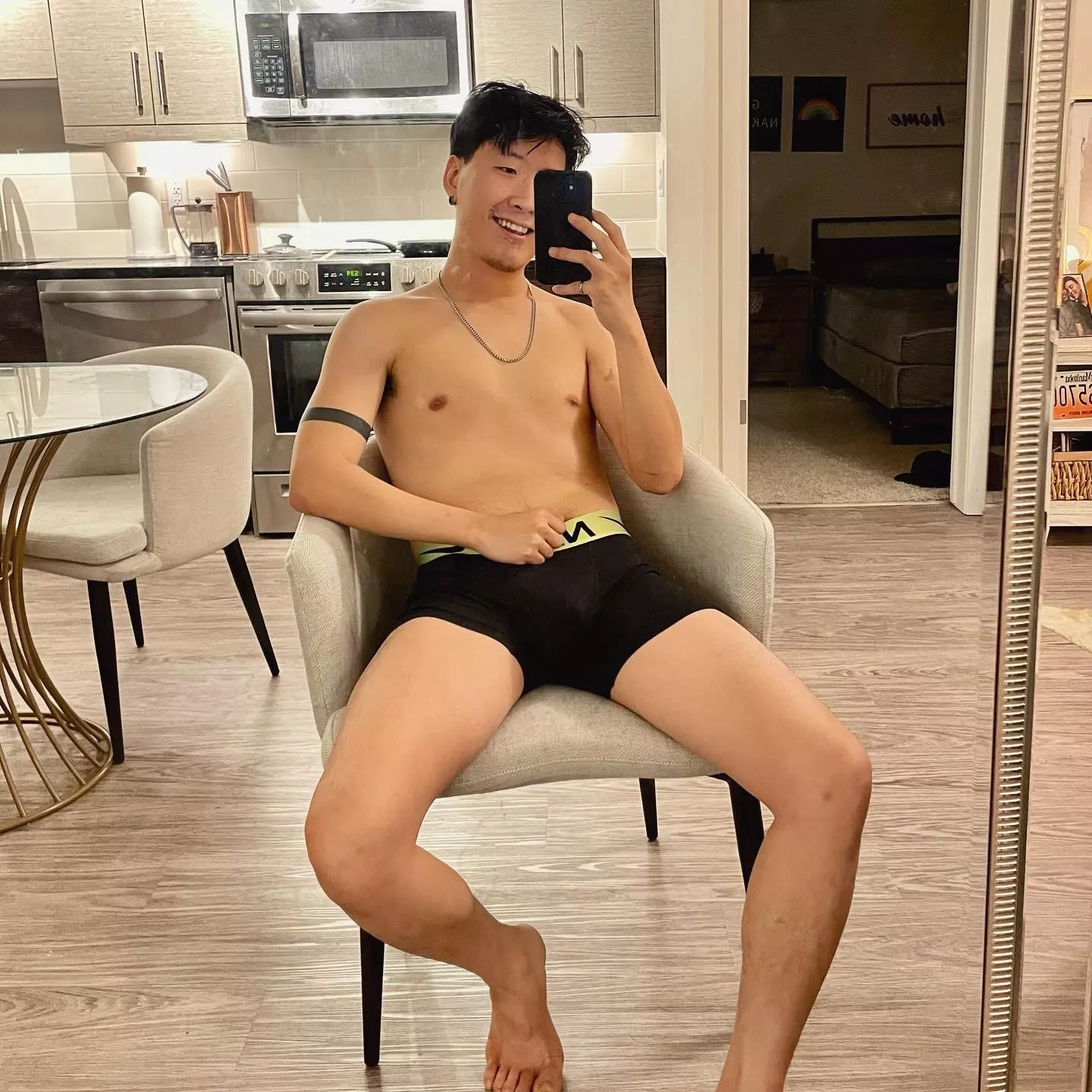 I need to go to bed but I don’t really wanna lol 🇰🇷