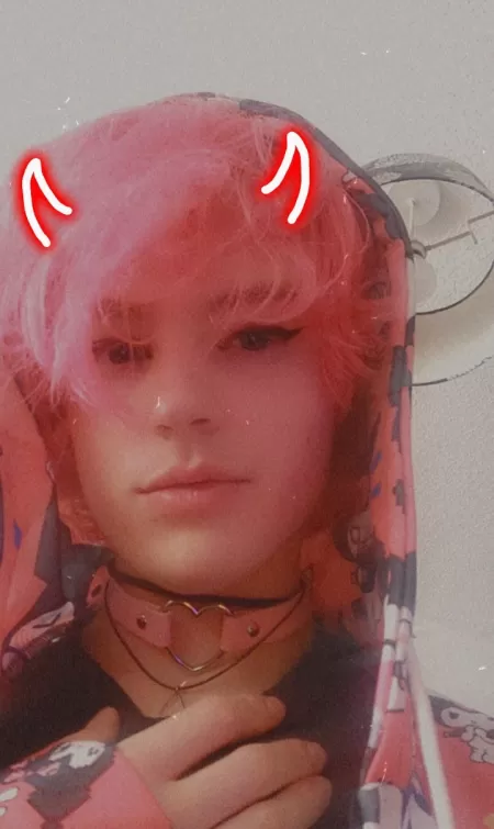 I need to learn makeup ; w ; wanna learn together? O: I need to learn makeup ; w ; wanna learn together? O: