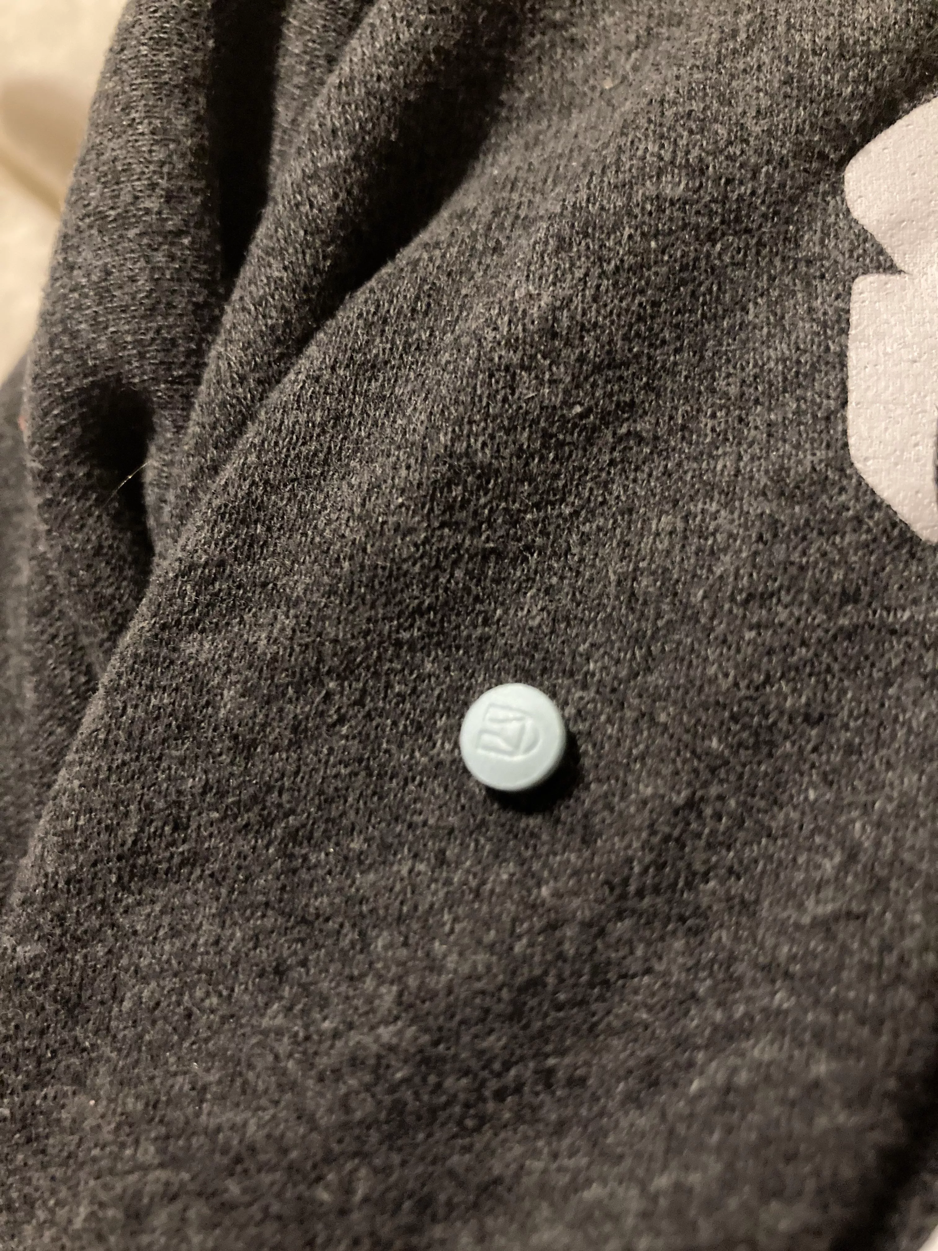 I need to what this drug is before I get too sick and to take it and have something happen. I was told hydromorphine but I’ve never seen one with this picture on it and I can’t find it anywhere online. Someome please help I’m not looking for judgme