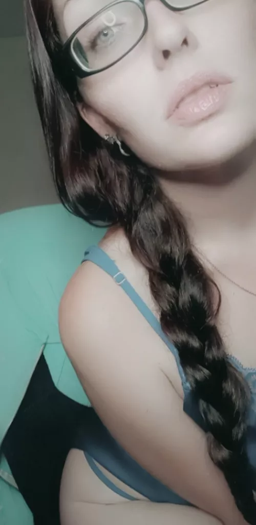 I need you to tease me til im begging for you to rip my clothes off, pull my hair, and fuck me 💦💦🤤