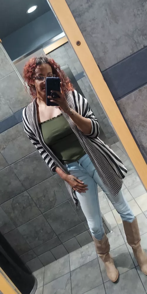 I never know if people are staring because I'm tall or because of the nips π€ͺπ€ͺ