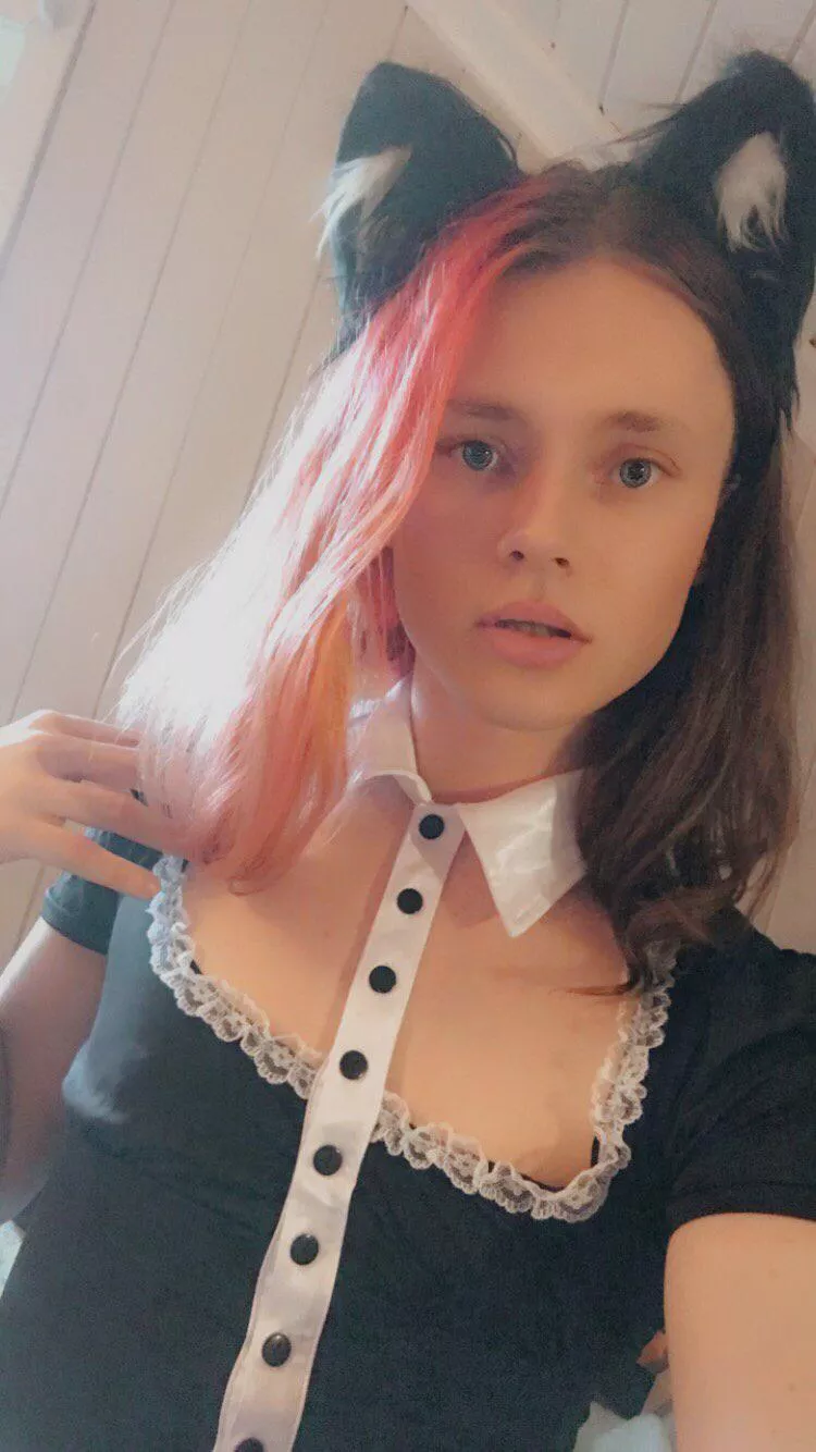 I never really go out of my way to tell anyone. But i feel so home in this subreddit. So ey, im 24 today✨🥰 I never really go out of my way to tell anyone. But i feel so home in this subreddit. So ey, im 24 today✨🥰