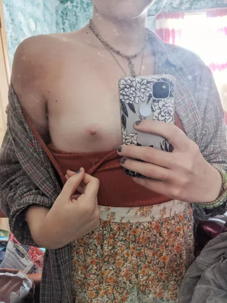 i never wear bras anymore π€π»π