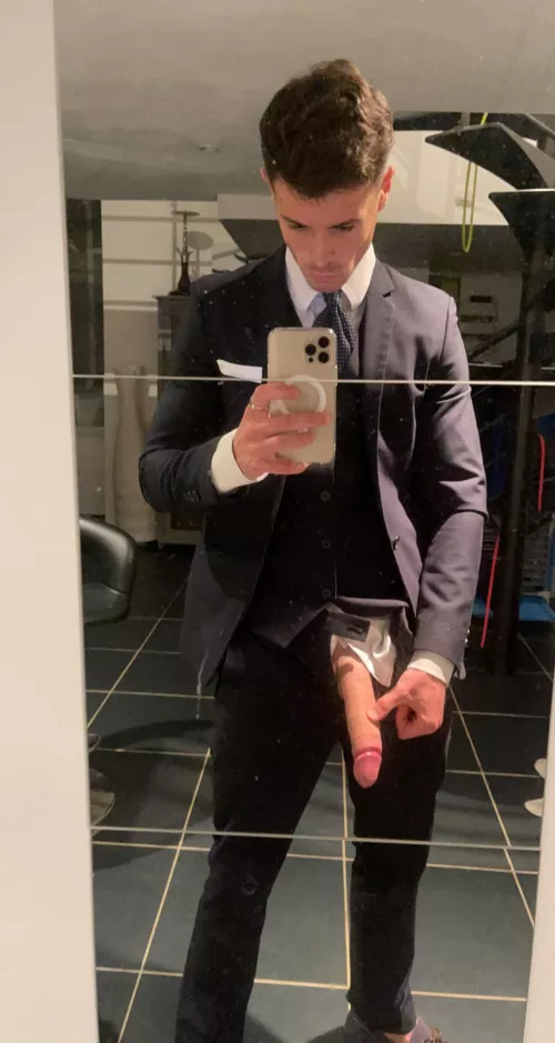 I prefer show you my cock with this outfit than work with it π