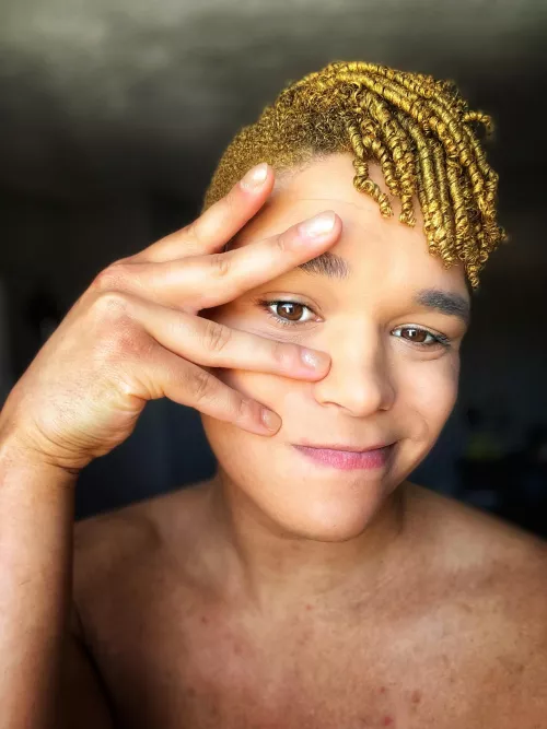 I really just felt like posting a selfie. Hope everyone has a great day :)