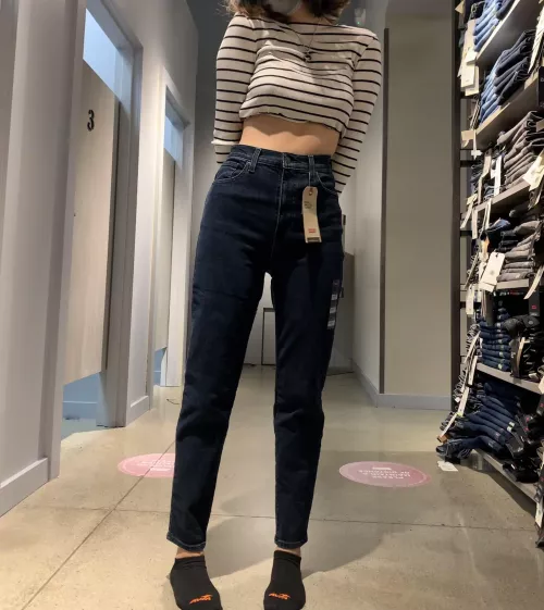 i really love the way this shirt hugs my tits. i hope you do too😘