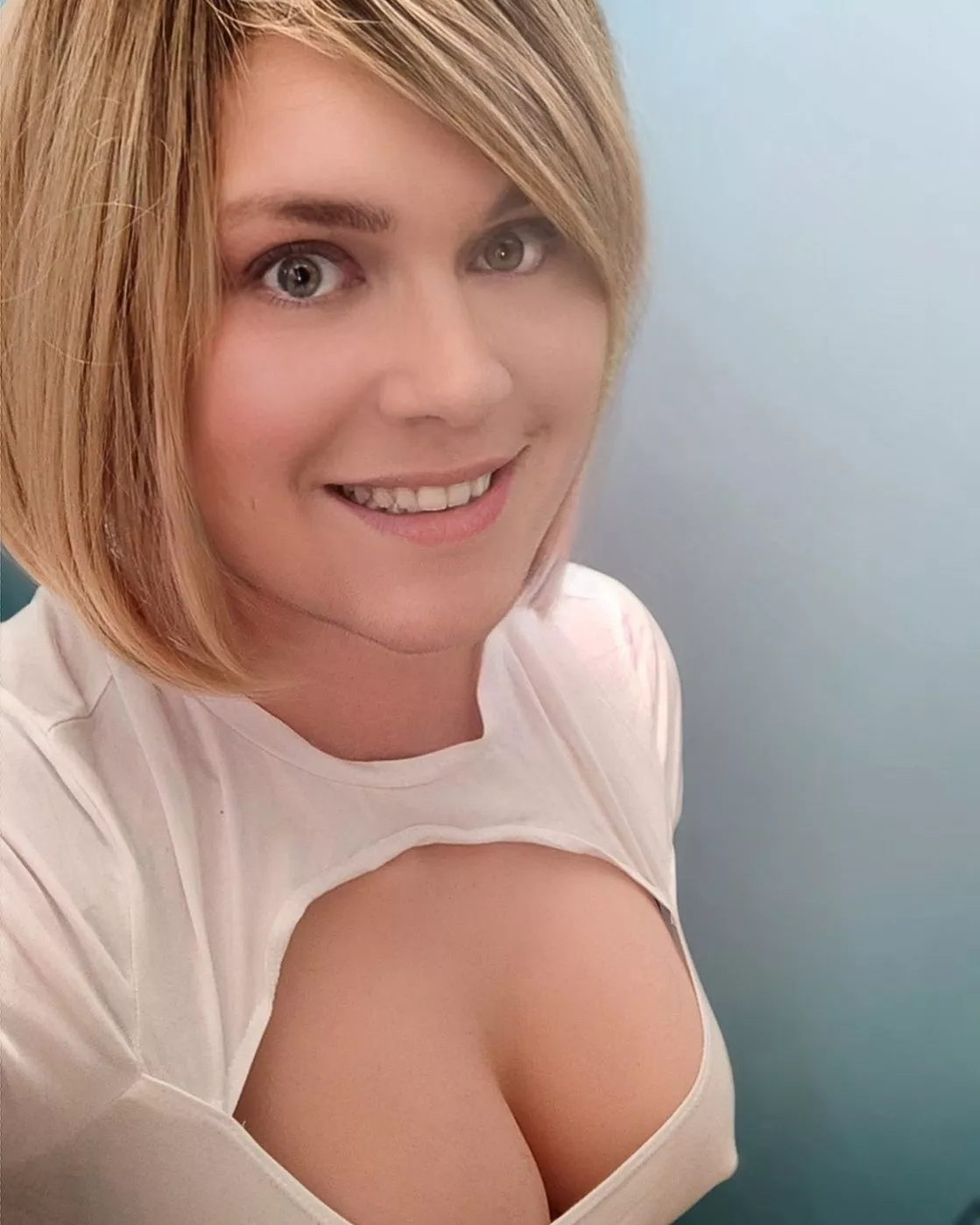 I really love this blonde wig I really love this blonde wig