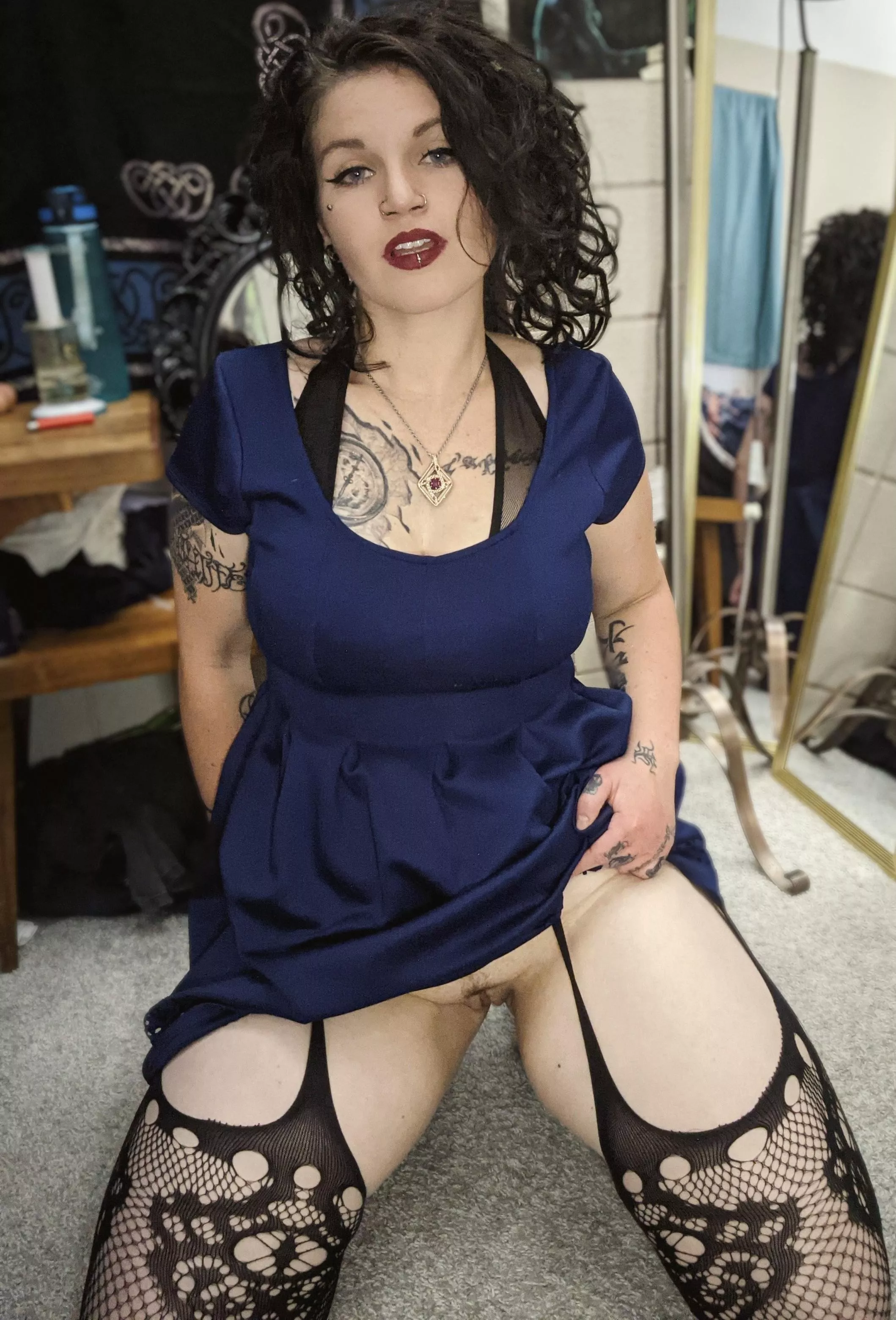 I see there are very few people online right now, so this goes out to my kindred spirits who also have insomnia:) (Ahem, also people who live in other timezones, I swear I know it's not just Americans on Reddit hahaha!)