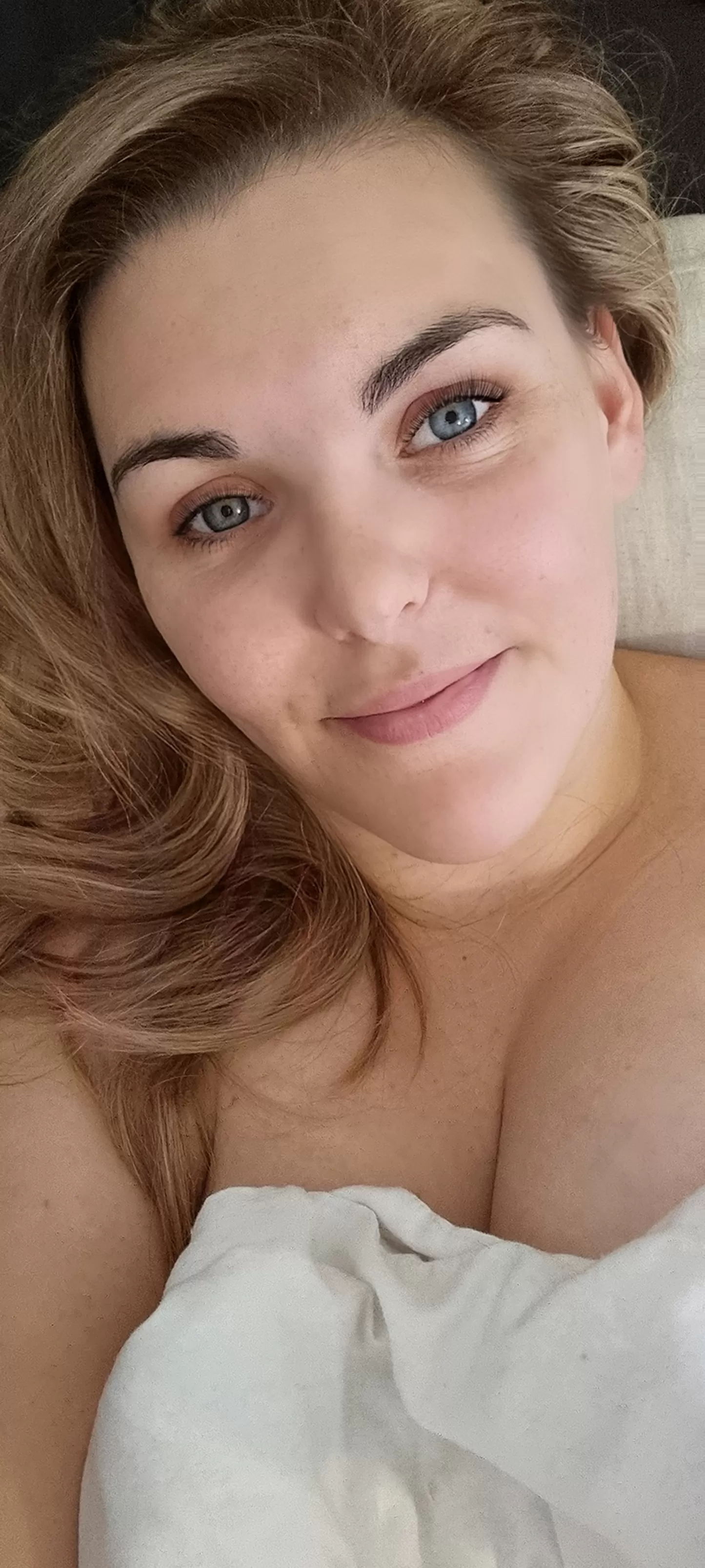 I see you staring ??? your wondering what's under the duvet aren't you ?? ??