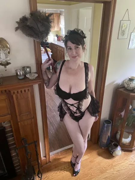 I show up to clean your house in this outfit, what do u do? (Be nice, not too βrudeβ π)β¦