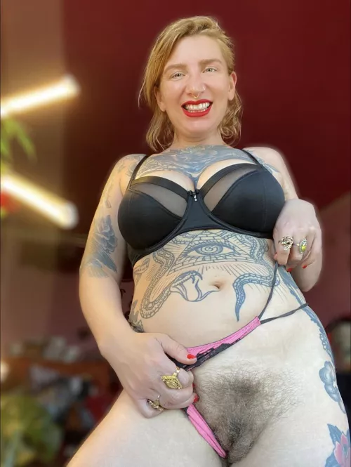 I 💗 showing off my hairy pussy