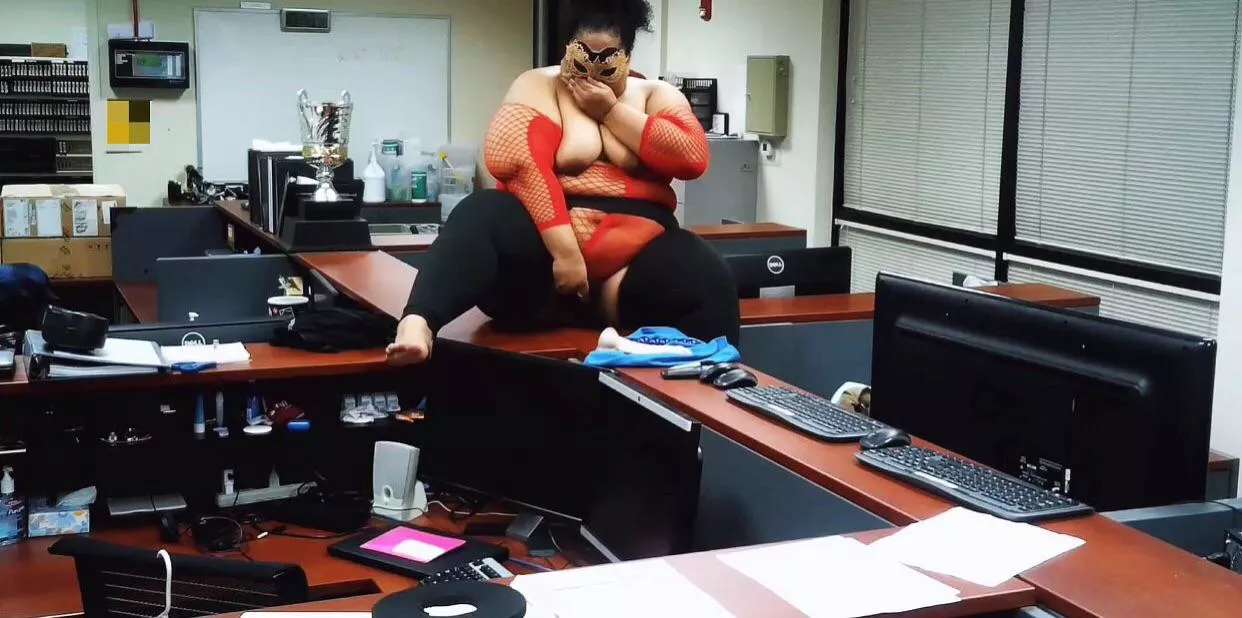 I somehow didn’t post this!!! From when I did myself at a followers work place hehe he said my wet spots are still there 💦 naaaauuughyy