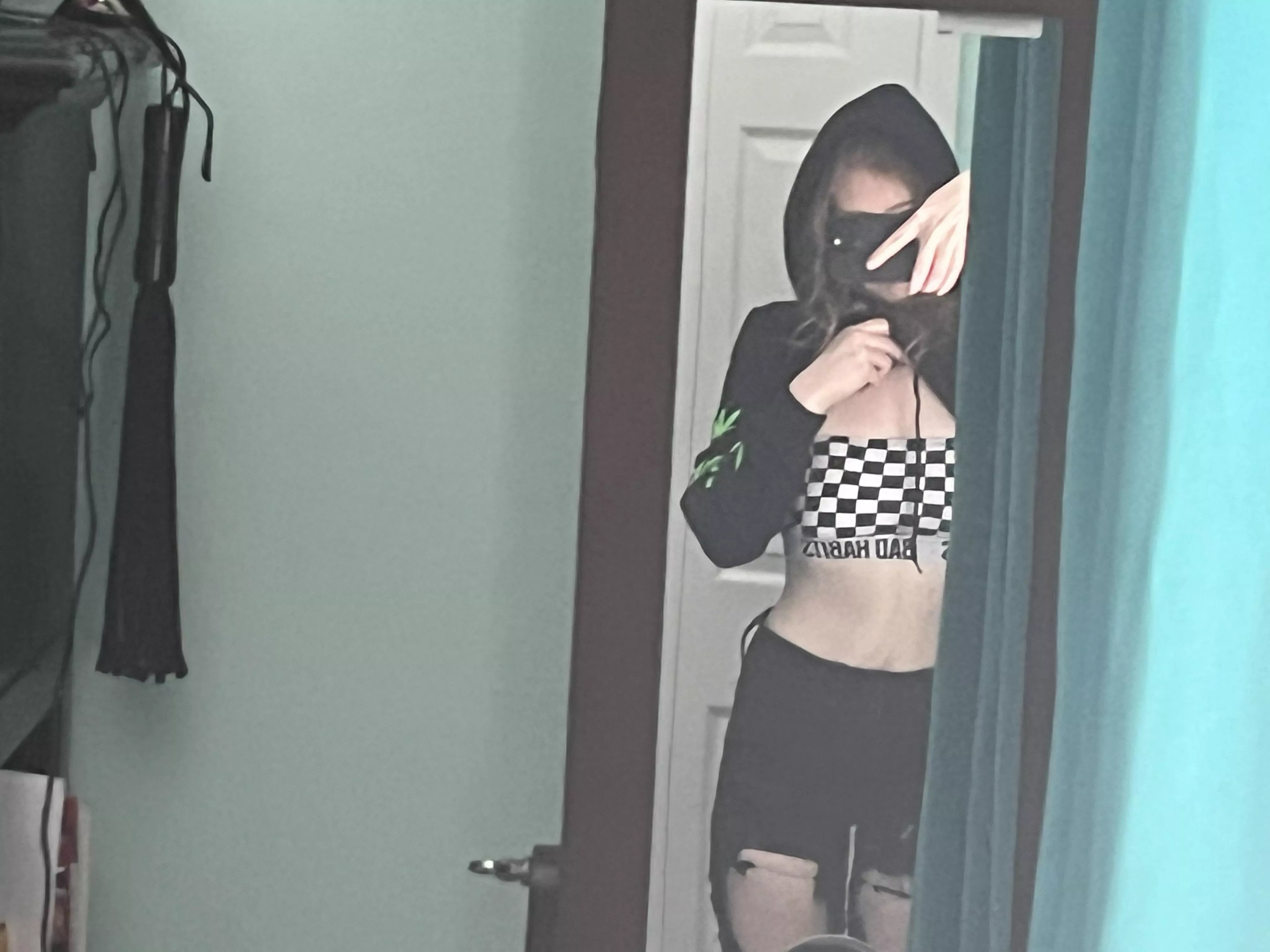 I spy with my little eye.. something red ;p [f]