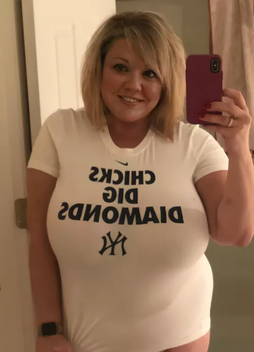 I think hubby's shirt is a tad small 🤔