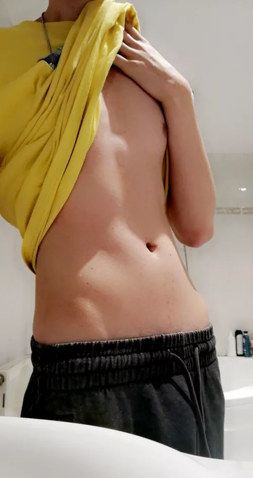 I think i have cute belly, do u agree? ?