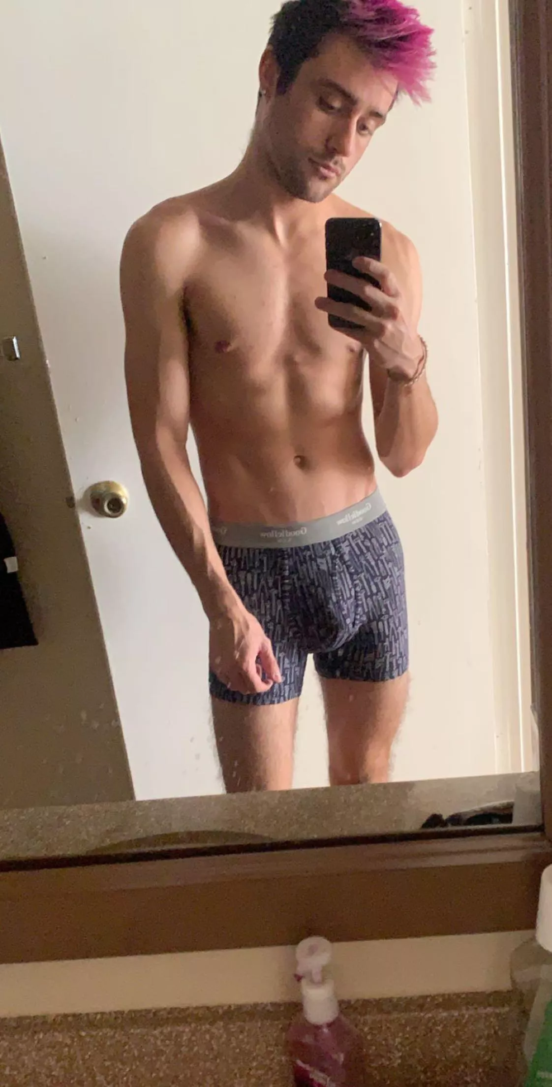 I think ima dye my hair purple again 🤔