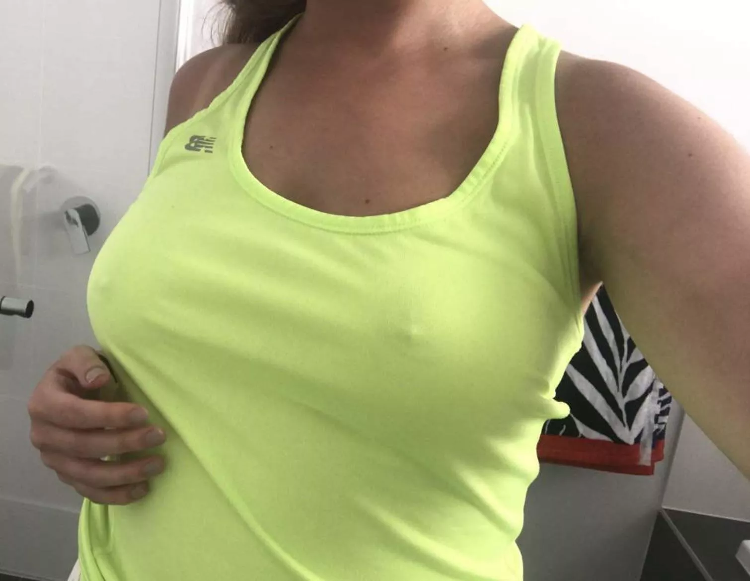 I think it's nicer with no bra...