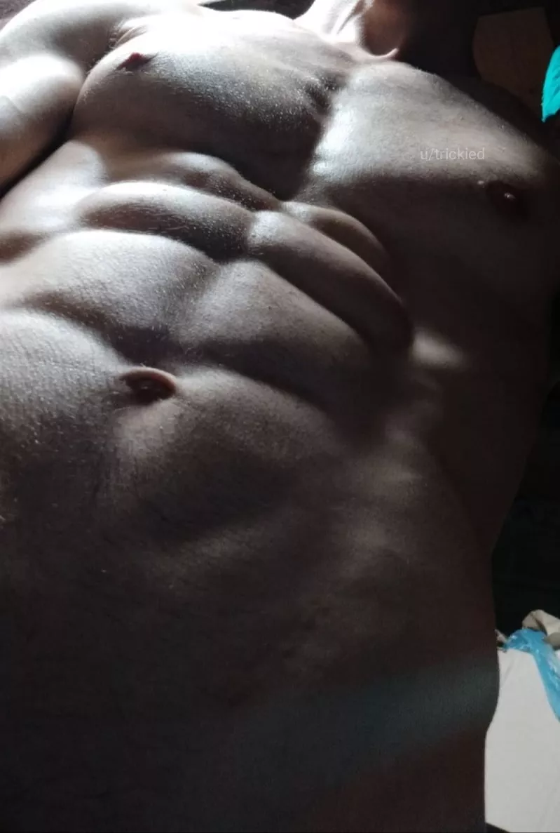 I think (m)y abs are looking really sculpted in this one.