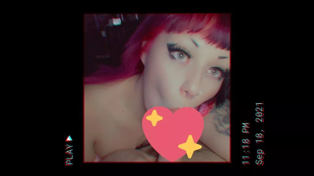 I think my eyeliner looks so good in this pic?