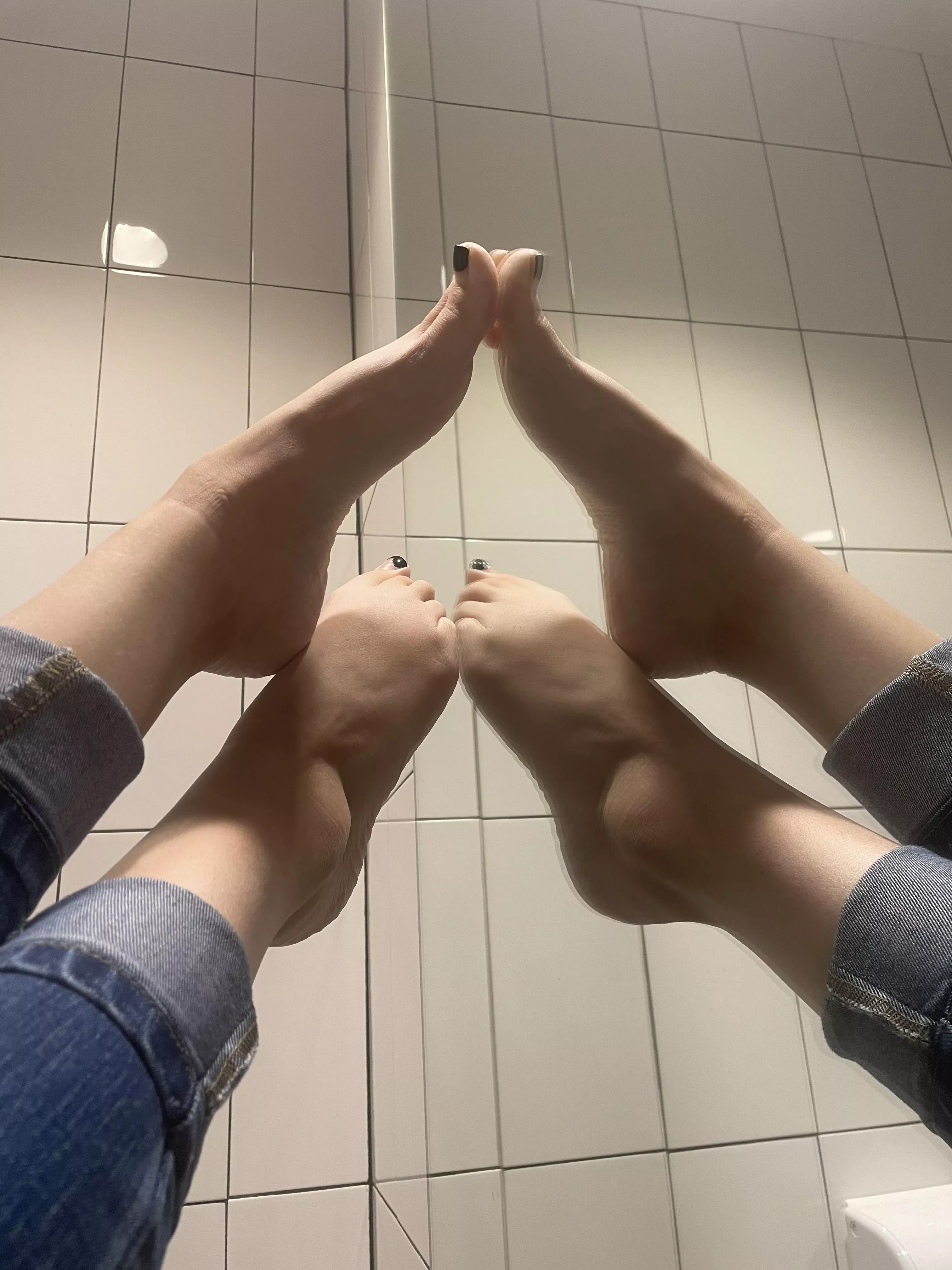 I think my feet look so cute! What are you going to do with them babe? β€οΈπ I think my feet look so cute! What are you going to do with them babe? β€οΈπ